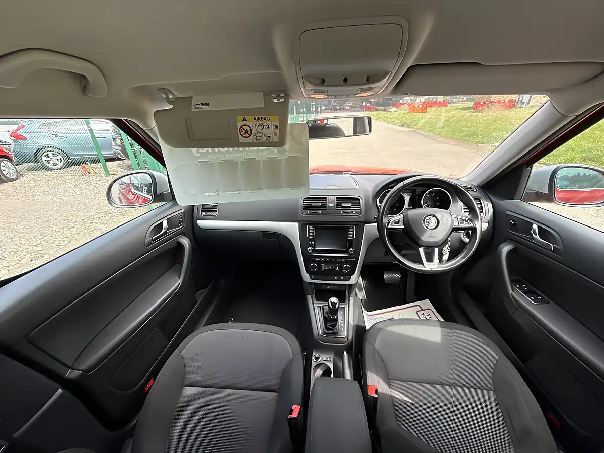 Used 2016 Skoda Yeti Se Red - Interior and Exterior details 15
