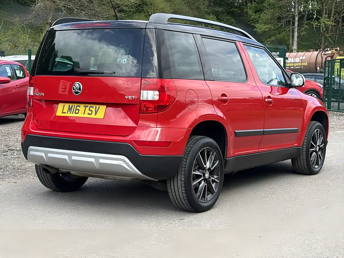 Used 2016 Skoda Yeti Se Red - Interior and Exterior details 6