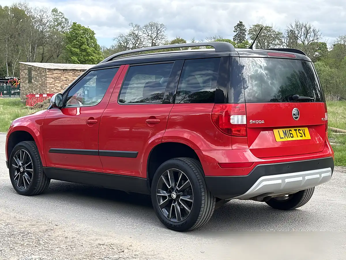 Used 2016 Skoda Yeti Se Red - Interior and Exterior details 8