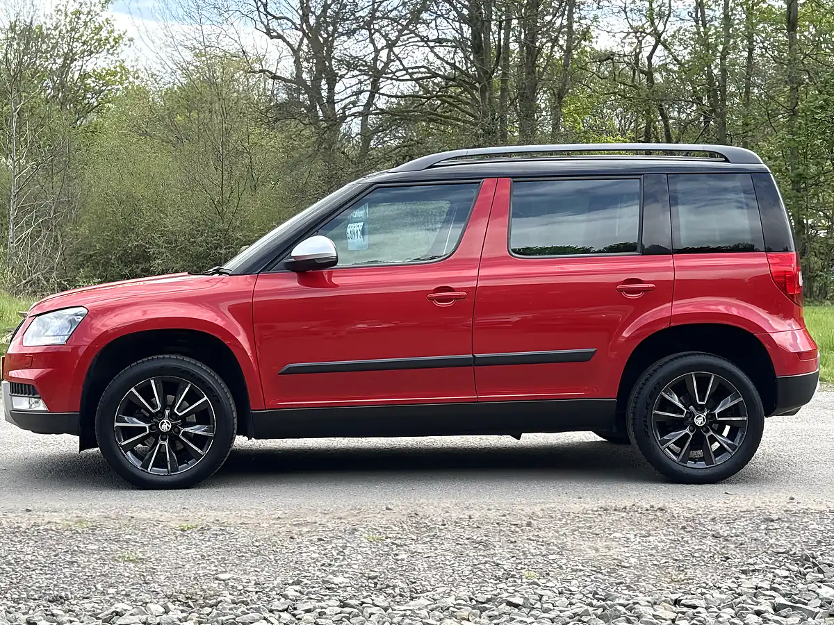 Used 2016 Skoda Yeti Se Red - Interior and Exterior details 9