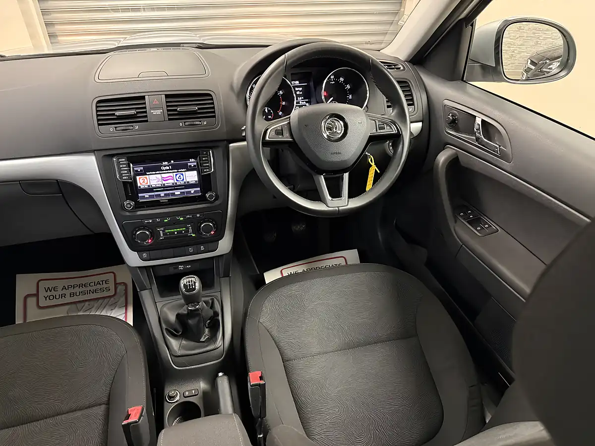Used 2016 Skoda Yeti Se Silver - Interior and Exterior details 10