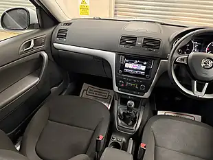 Used 2016 Skoda Yeti Se Silver - Interior and Exterior details 11