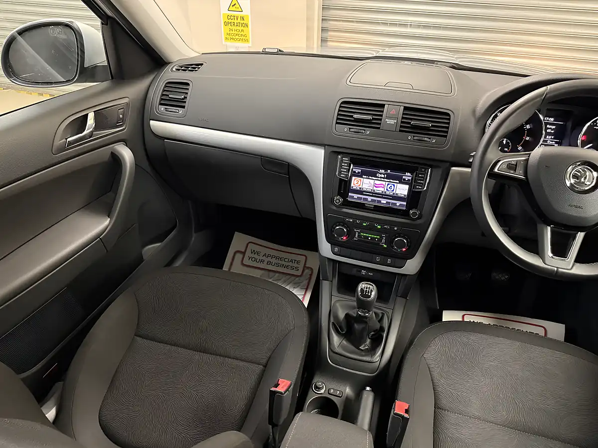 Used 2016 Skoda Yeti Se Silver - Interior and Exterior details 11