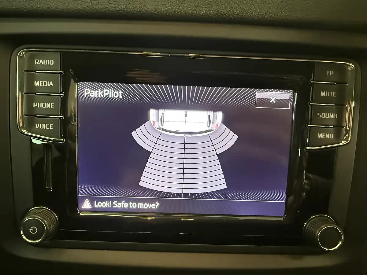 Used 2016 Skoda Yeti Se Silver - Interior and Exterior details 16