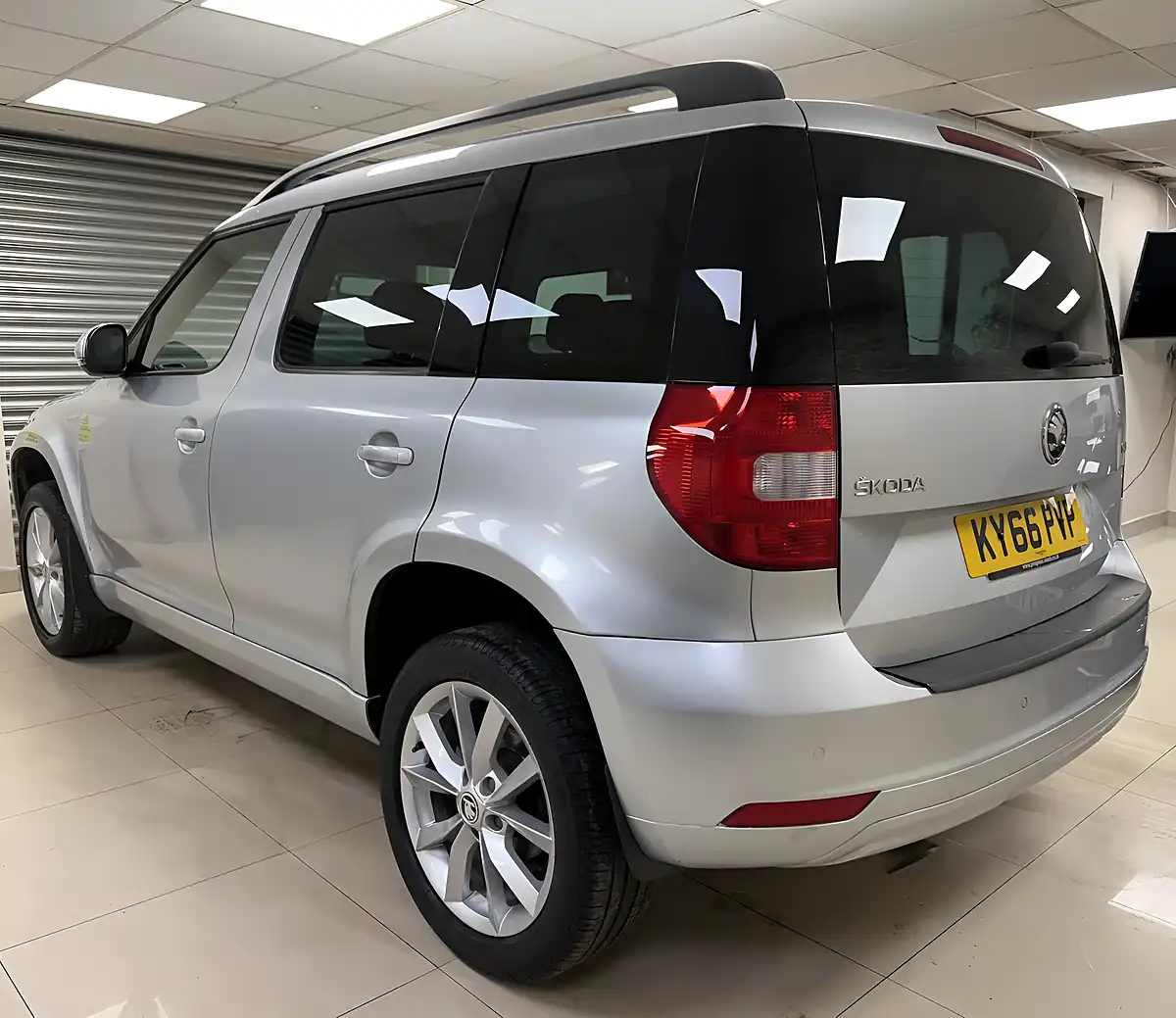 Used 2016 Skoda Yeti Se Silver - Interior and Exterior details 3