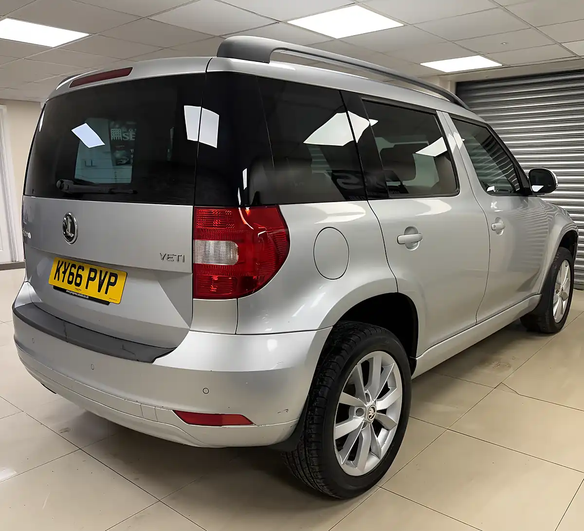 Used 2016 Skoda Yeti Se Silver - Interior and Exterior details 4
