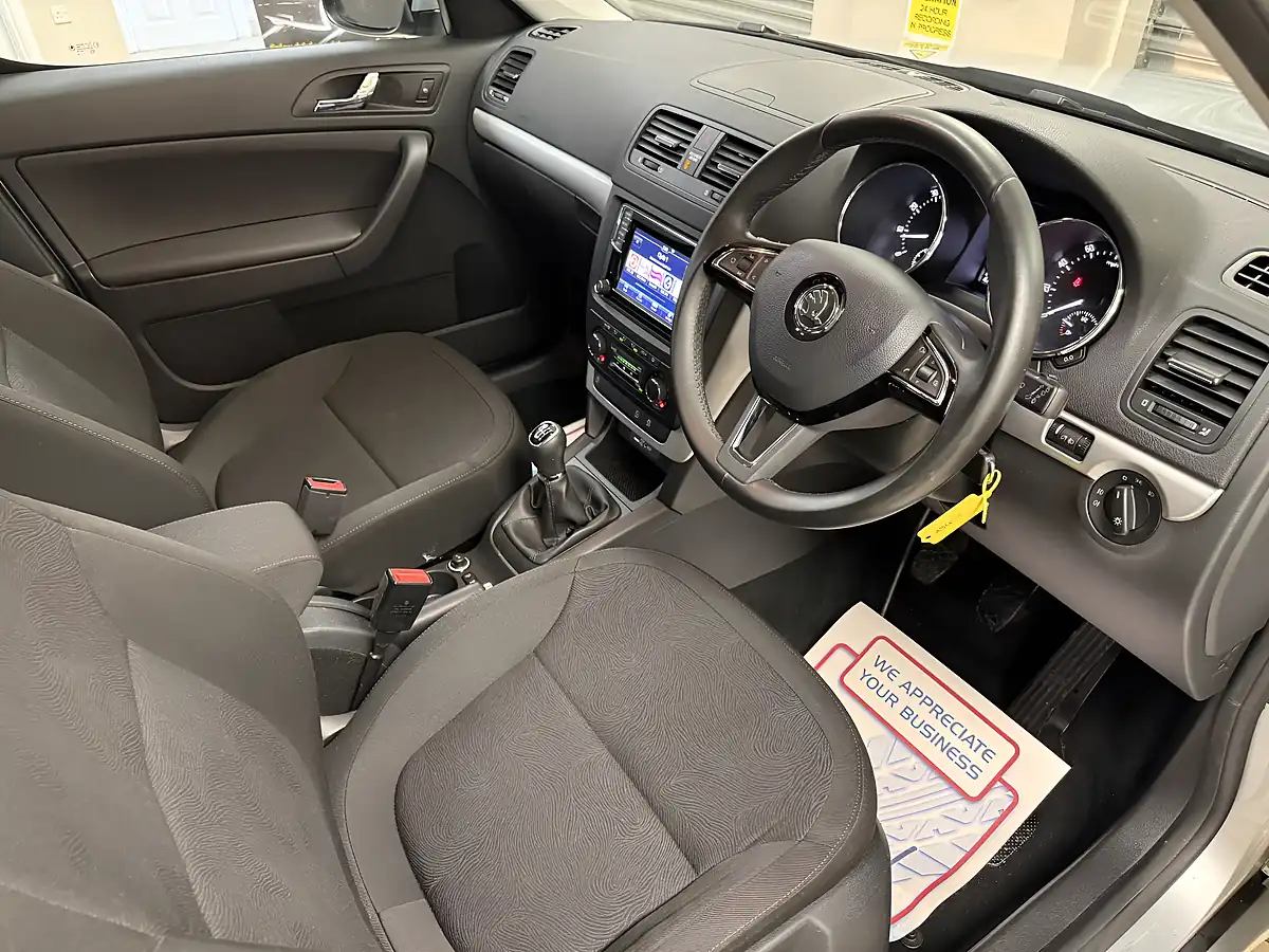 Used 2016 Skoda Yeti Se Silver - Interior and Exterior details 5