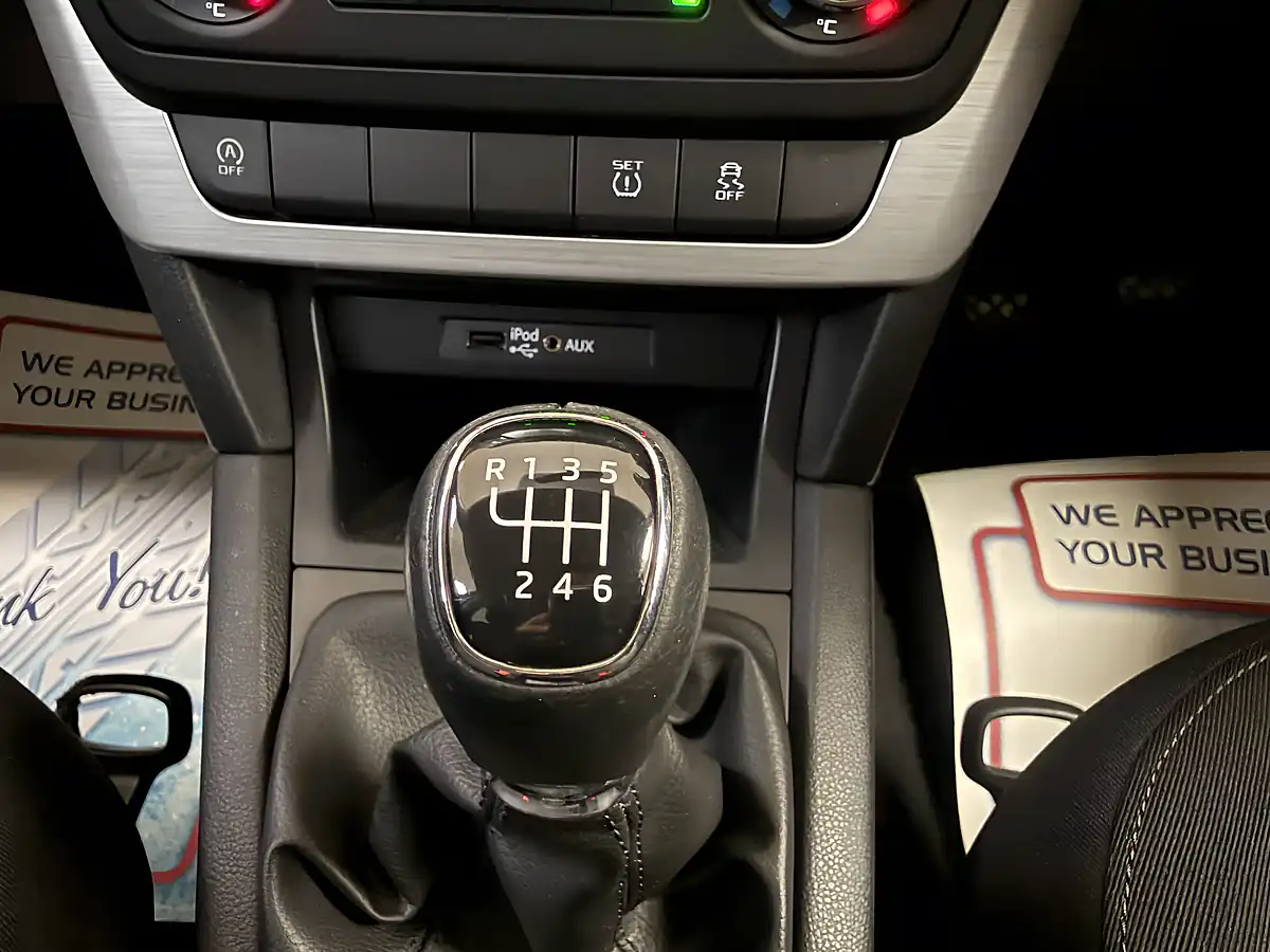 Used 2016 Skoda Yeti Se Silver - Interior and Exterior details 7