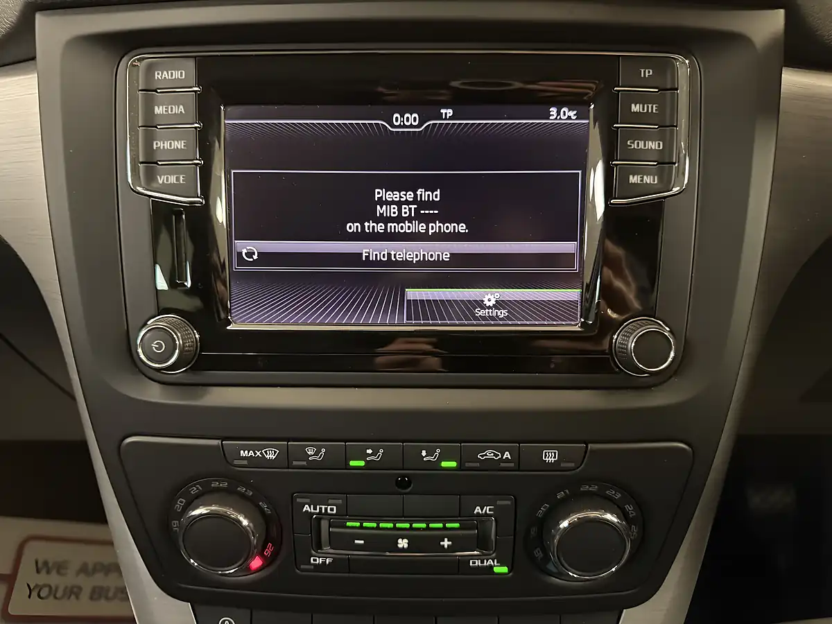 Used 2016 Skoda Yeti Se Silver - Interior and Exterior details 8