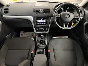 Used 2016 Skoda Yeti Se Silver - Interior and Exterior details 9