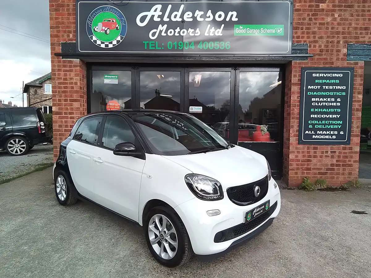 Used 2016 Smart Forfour Passion White - Front View