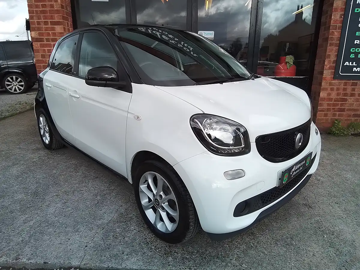 Used 2016 Smart Forfour Passion White - Interior and Exterior details 10
