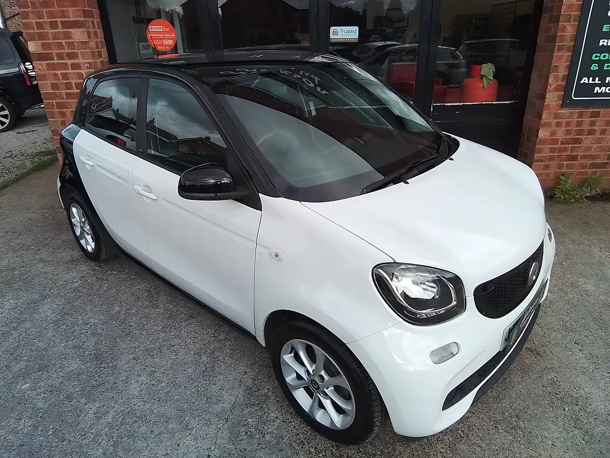 Used 2016 Smart Forfour Passion White - Interior and Exterior details 11