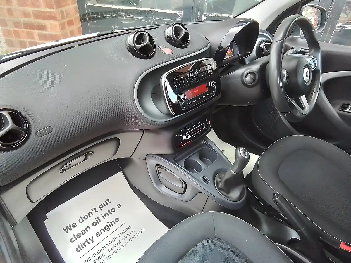 Used 2016 Smart Forfour Passion White - Interior and Exterior details 15