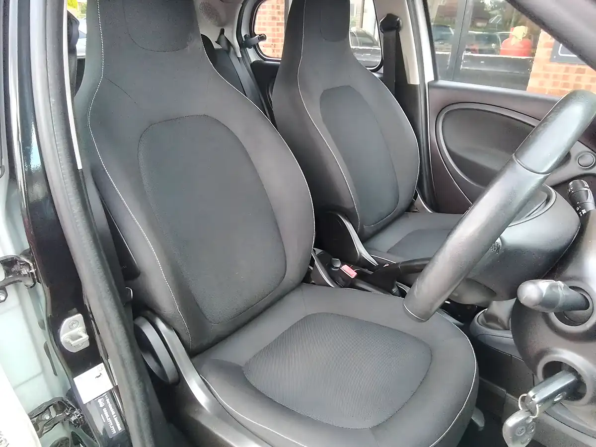 Used 2016 Smart Forfour Passion White - Interior and Exterior details 18