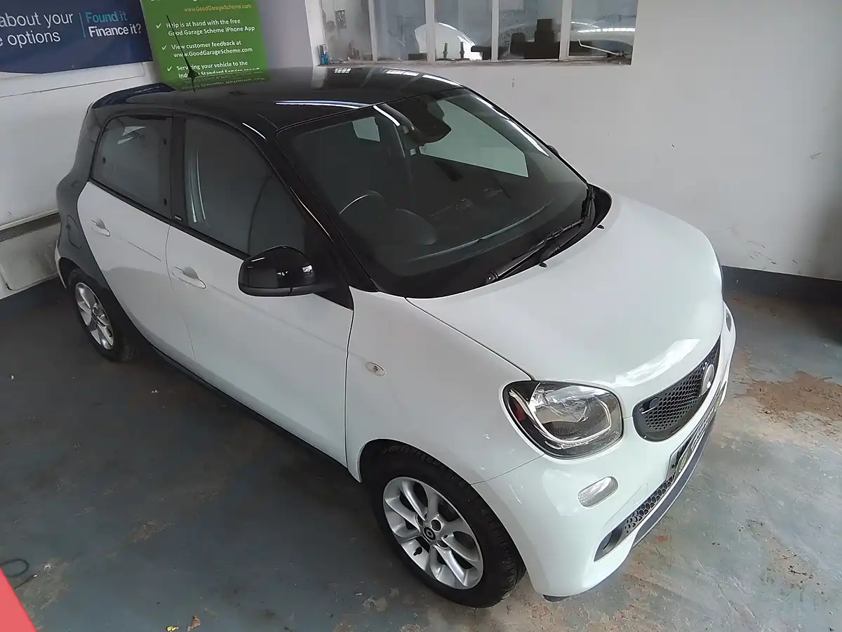 Used 2016 Smart Forfour Passion White - Interior and Exterior details 3