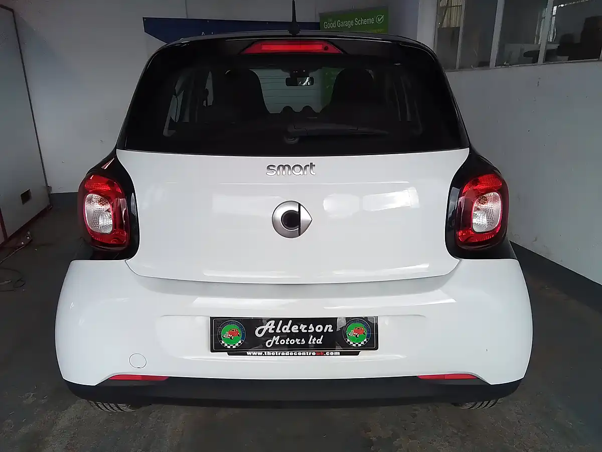 Used 2016 Smart Forfour Passion White - Interior and Exterior details 6