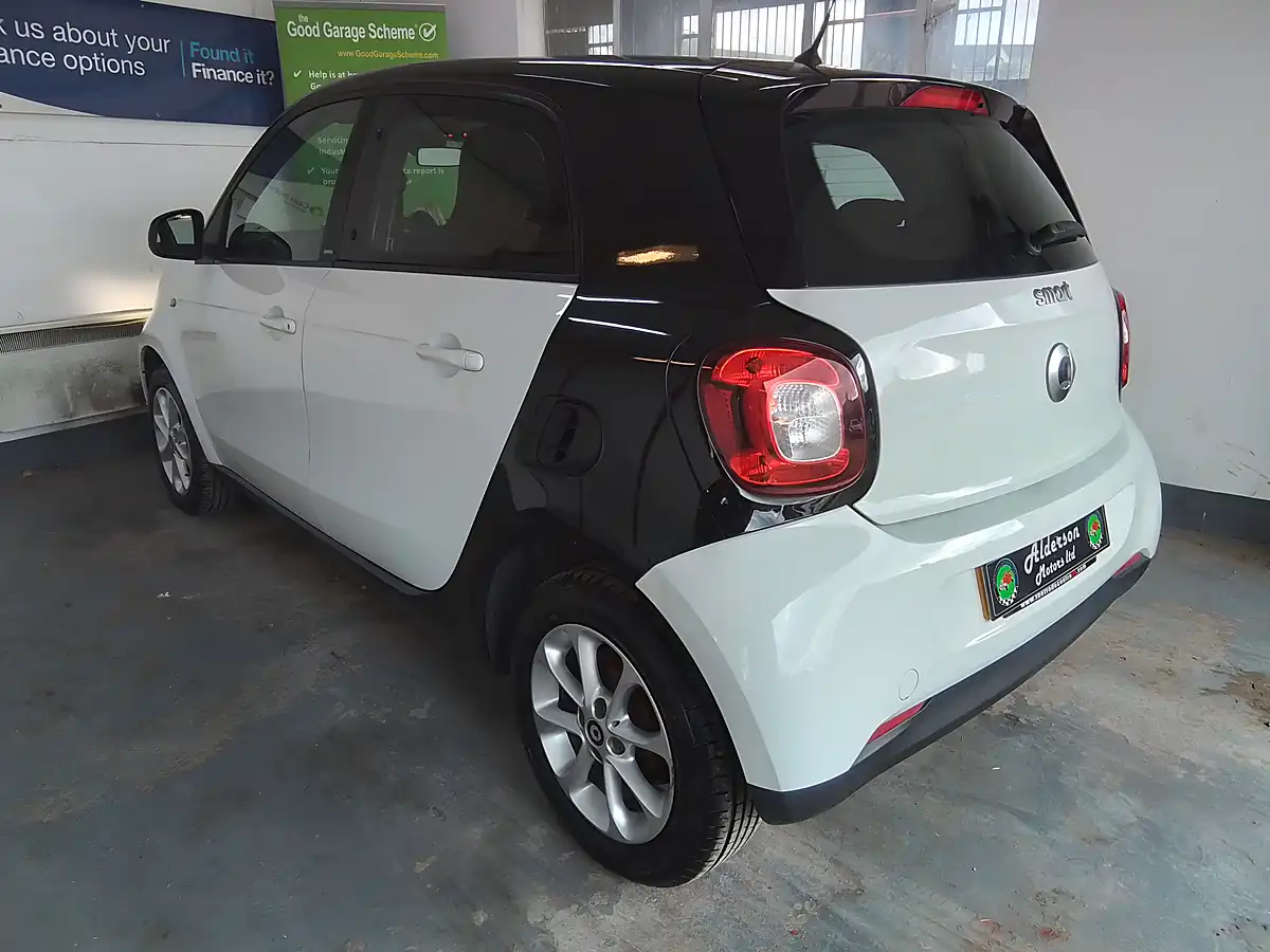 Used 2016 Smart Forfour Passion White - Interior and Exterior details 7