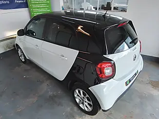 Used 2016 Smart Forfour Passion White - Interior and Exterior details 9