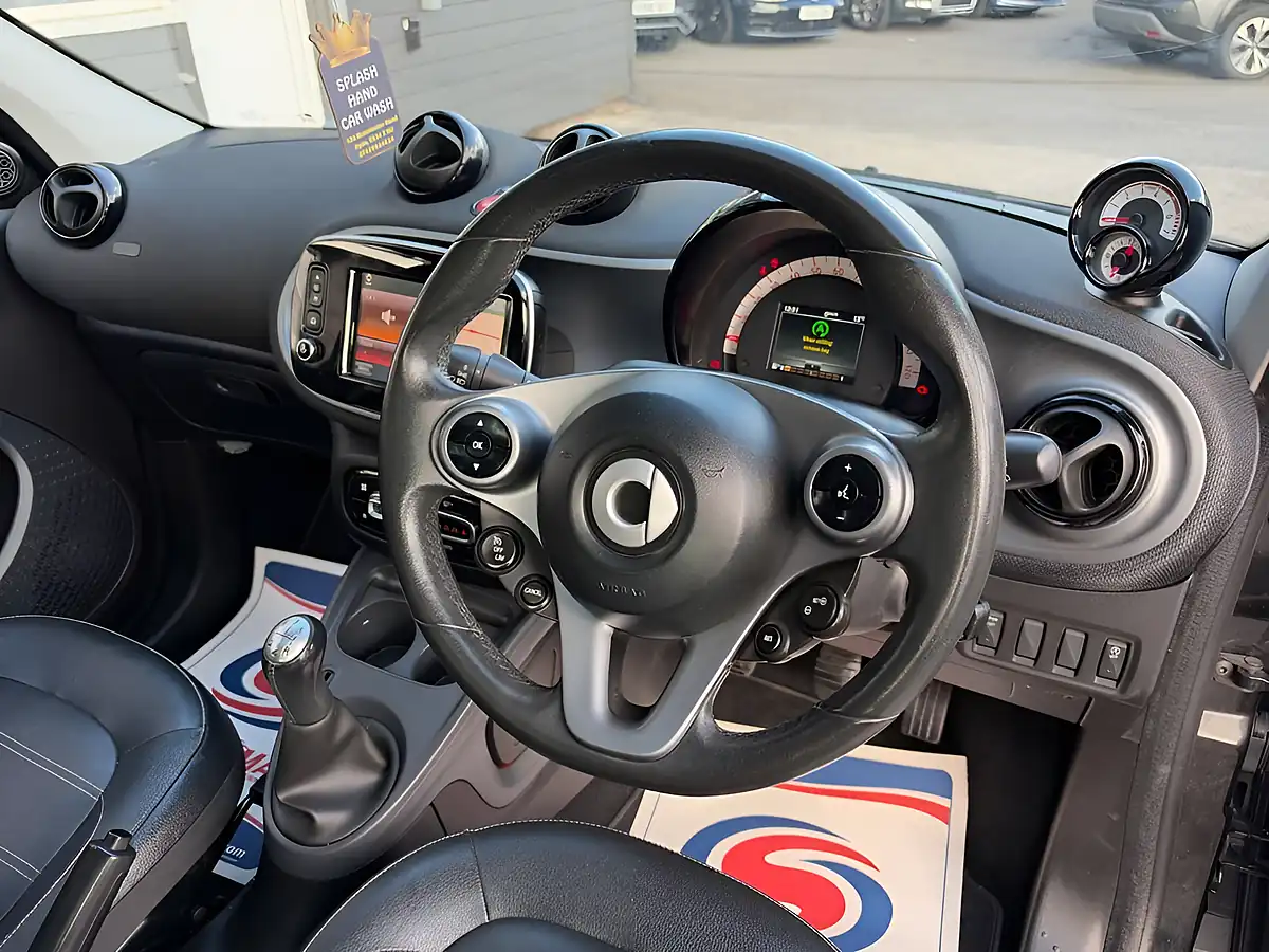 Used 2016 Smart Forfour Prime (premium Plus) Black - Interior and Exterior details 11