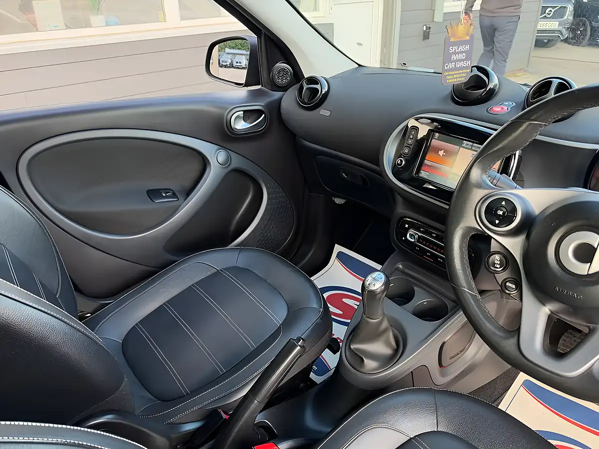 Used 2016 Smart Forfour Prime (premium Plus) Black - Interior and Exterior details 16