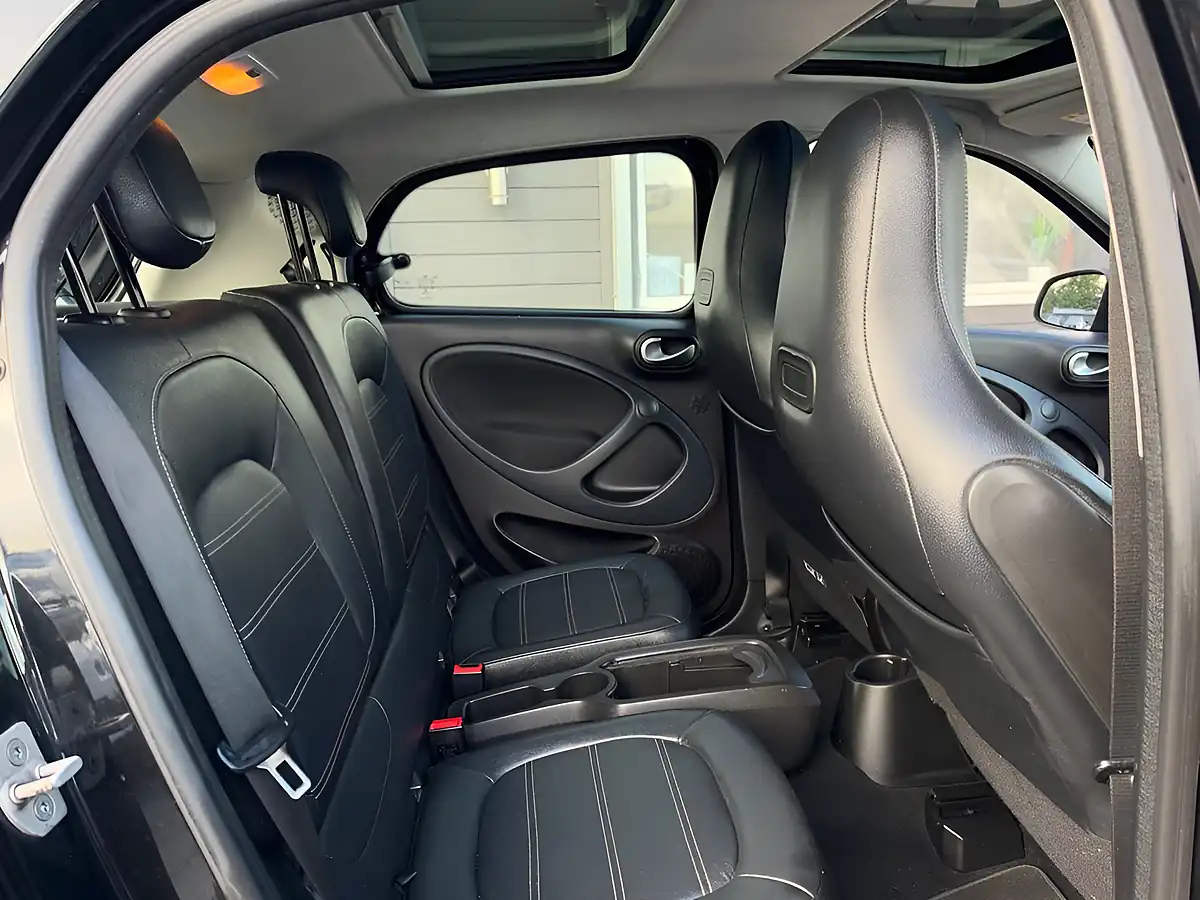 Used 2016 Smart Forfour Prime (premium Plus) Black - Interior and Exterior details 17