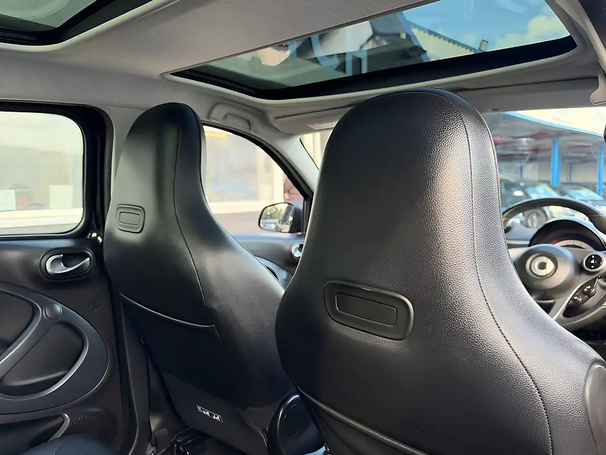 Used 2016 Smart Forfour Prime (premium Plus) Black - Interior and Exterior details 18