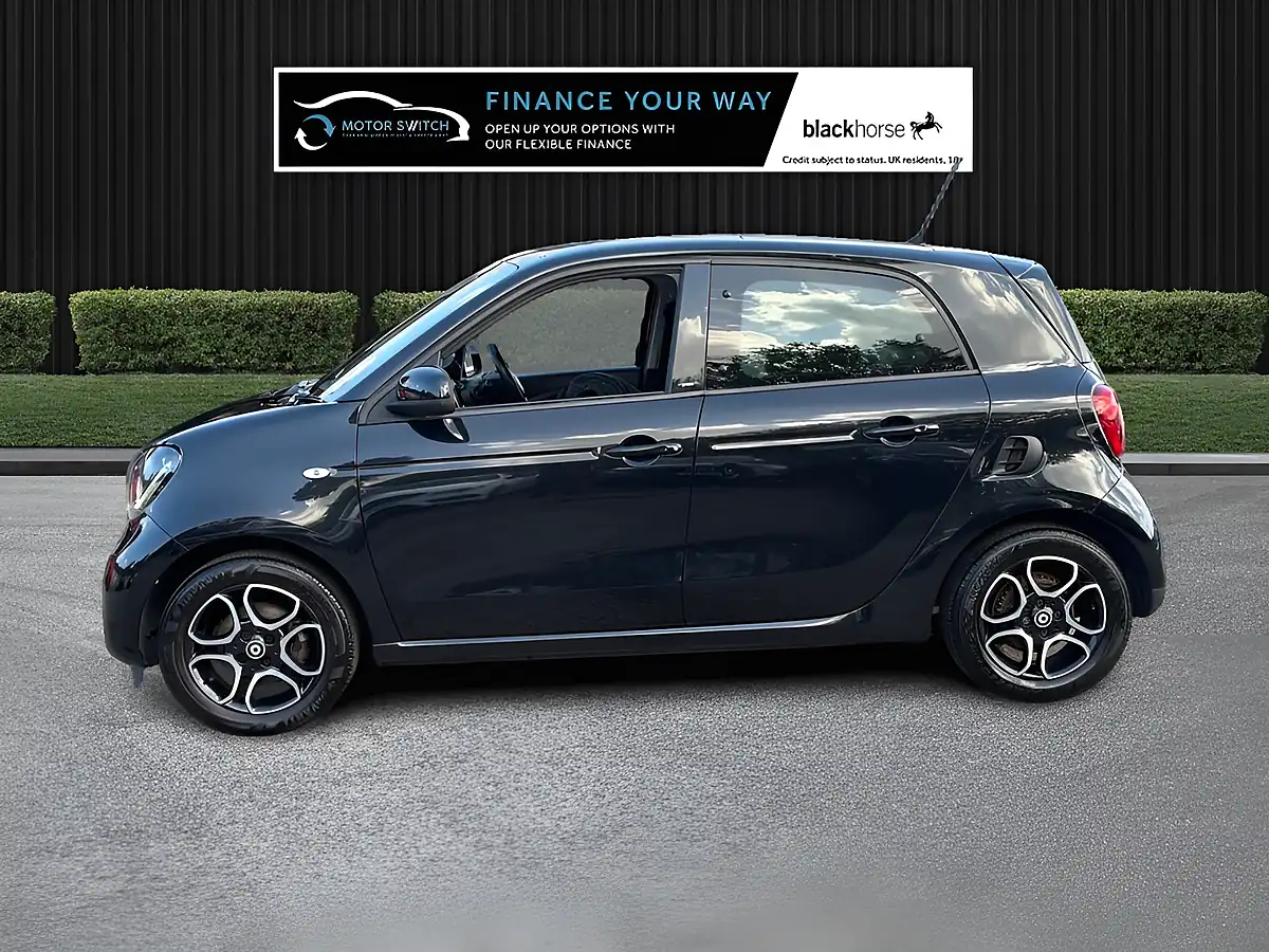Used 2016 Smart Forfour Prime (premium Plus) Black - Interior and Exterior details 4