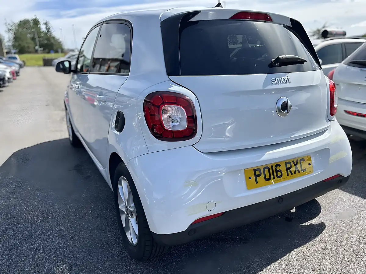 Used 2016 Smart Fortwo - Interior and Exterior details 4