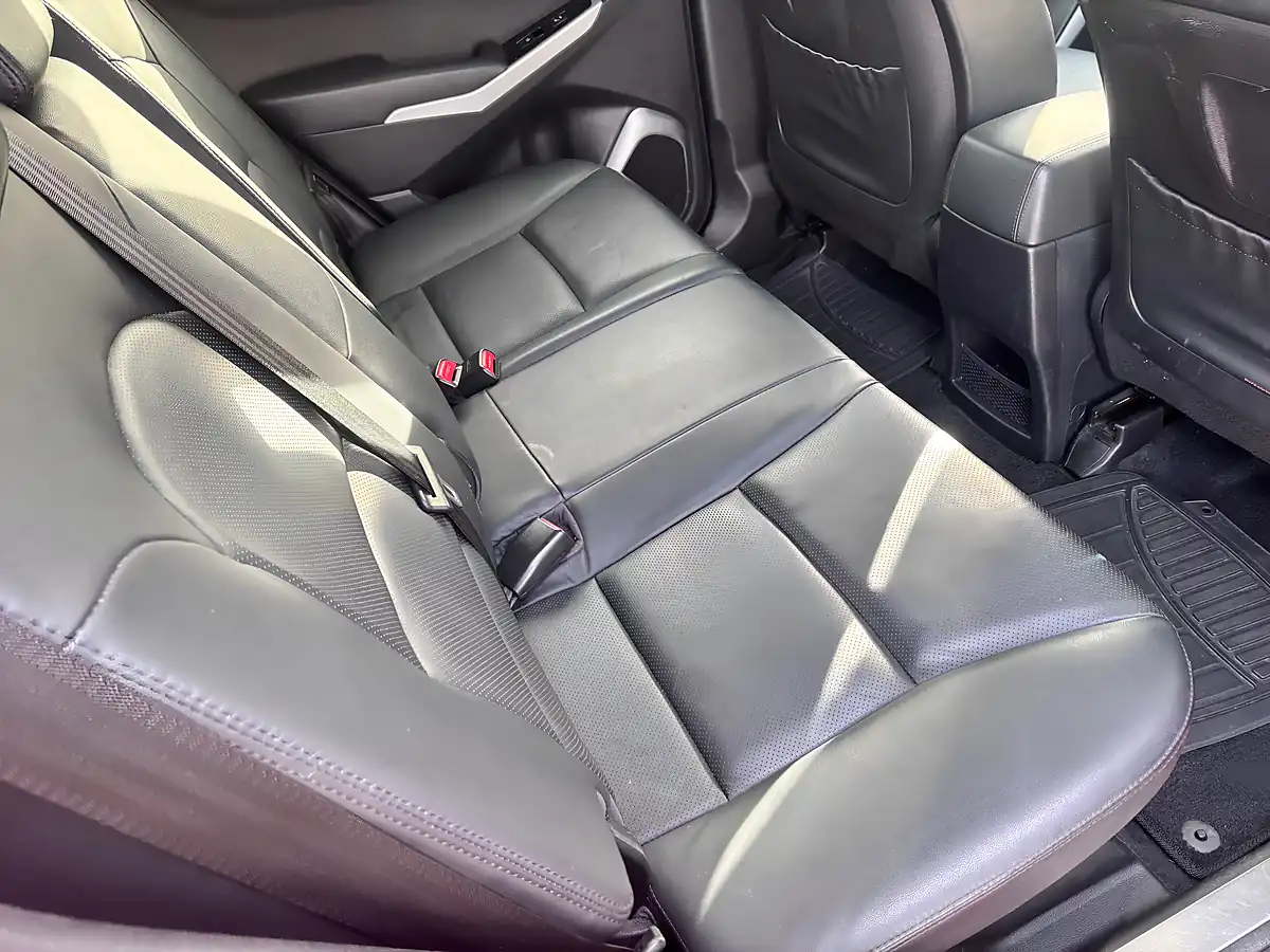 Used 2016 Ssangyong Korando Elx Red - Interior and Exterior details 12