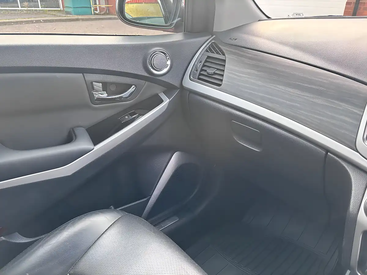 Used 2016 Ssangyong Korando Elx Red - Interior and Exterior details 15