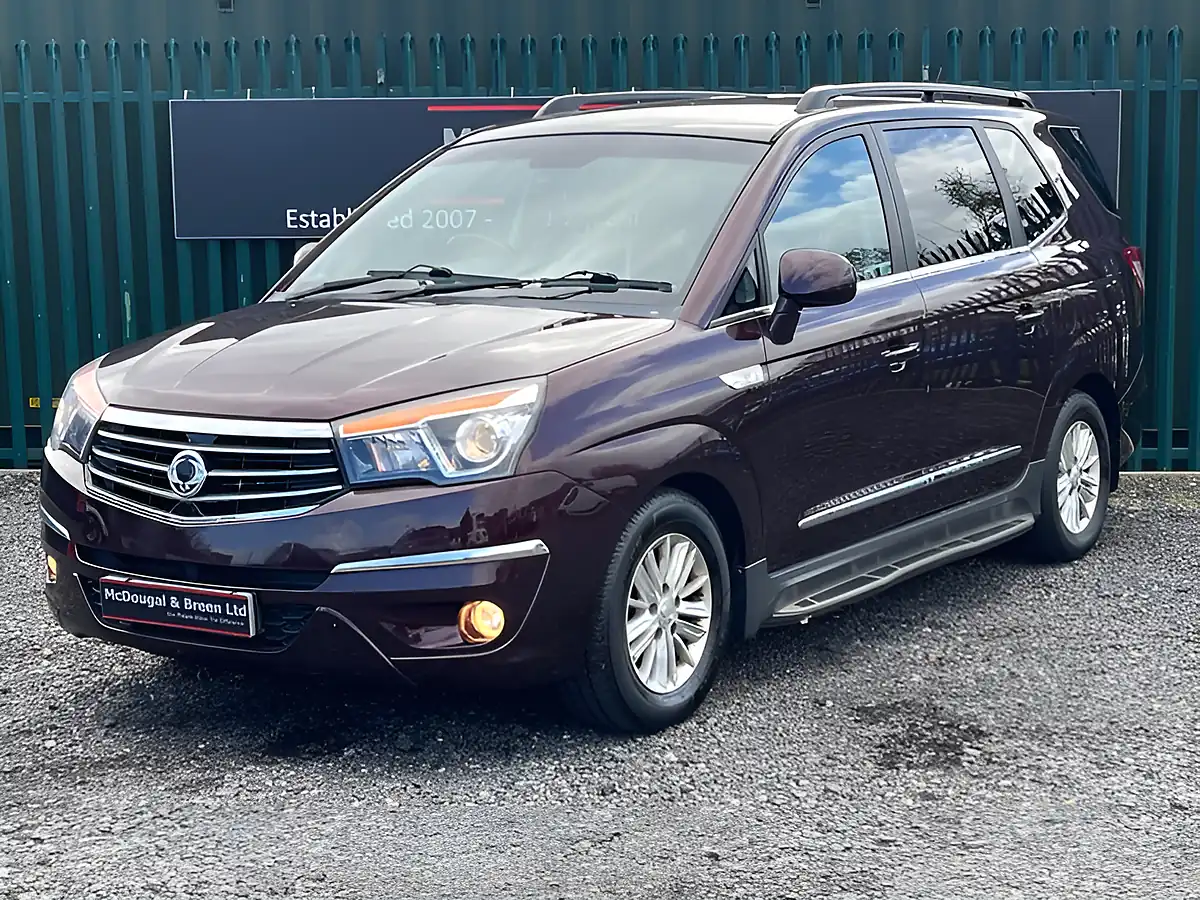 Used 2016 Ssangyong Rodius Ex Red - Front View