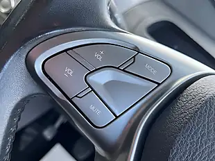 Used 2016 Ssangyong Rodius Ex Red - Interior and Exterior details 11