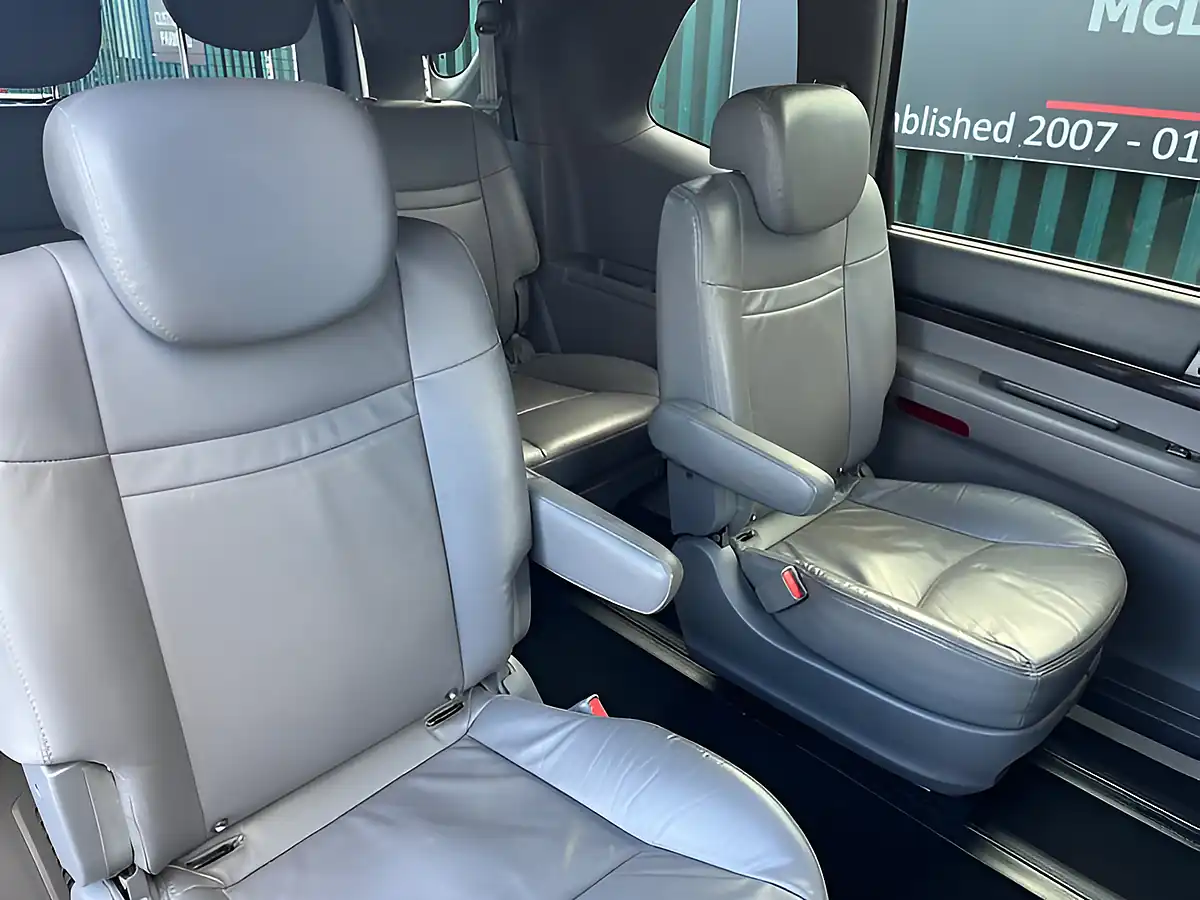 Used 2016 Ssangyong Rodius Ex Red - Interior and Exterior details 16