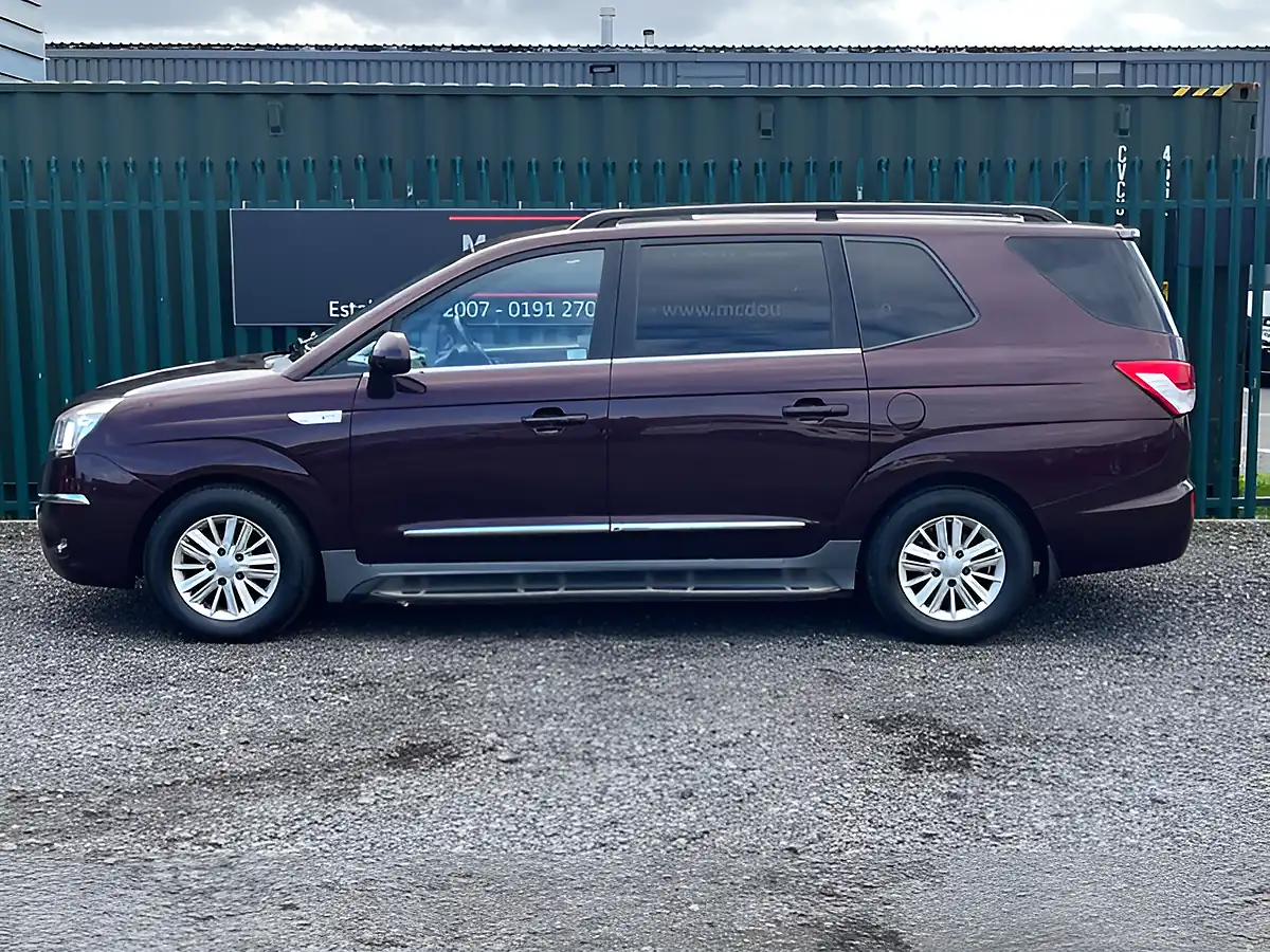 Used 2016 Ssangyong Rodius Ex Red - Interior and Exterior details 3