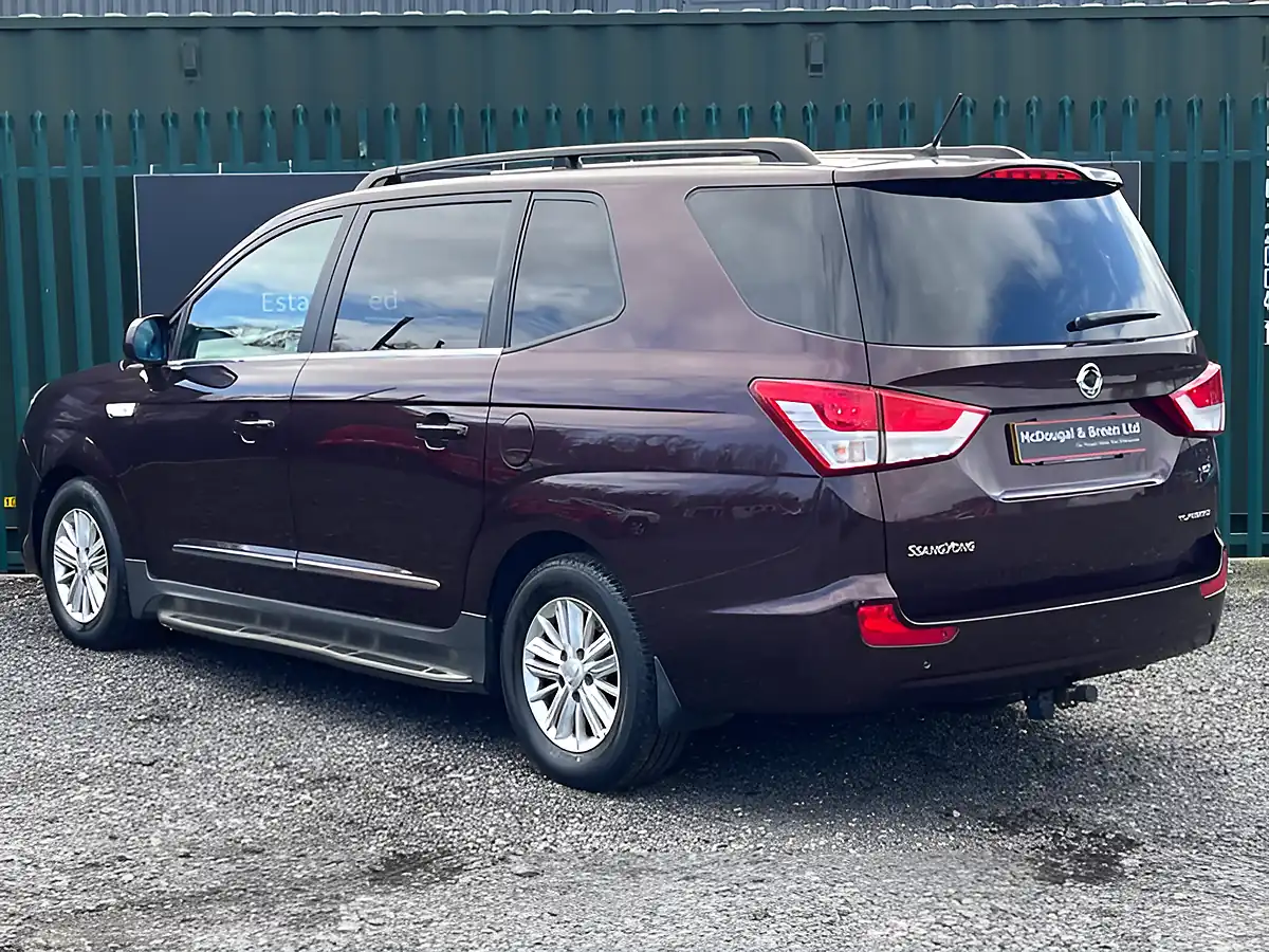 Used 2016 Ssangyong Rodius Ex Red - Interior and Exterior details 4