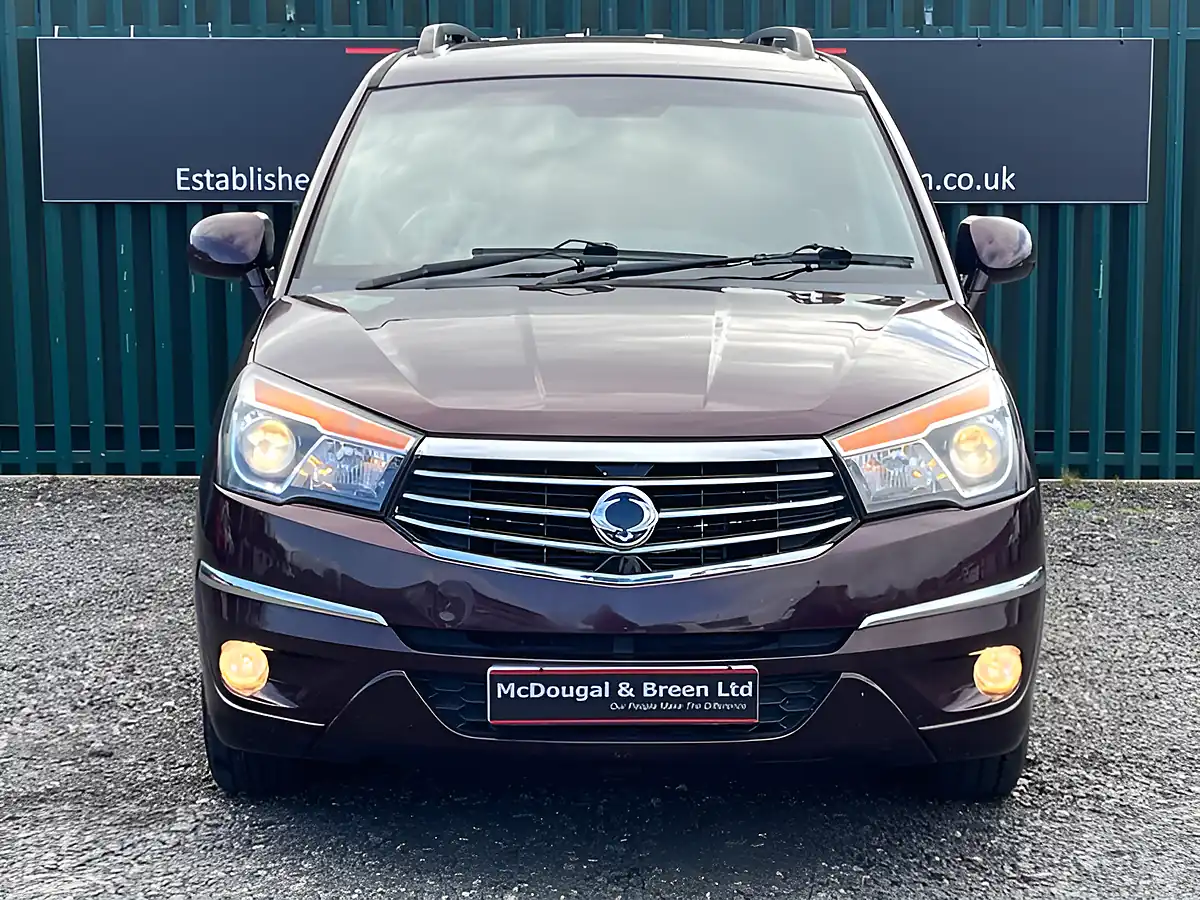 Used 2016 Ssangyong Rodius Ex Red - Interior and Exterior details 9
