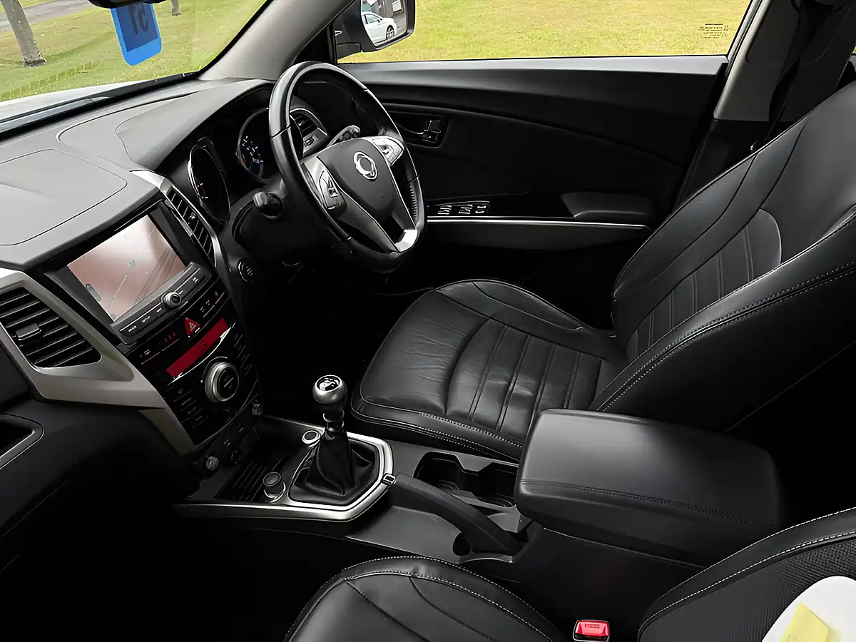 Used 2016 Ssangyong Tivoli Elx Silver - Interior and Exterior details 12