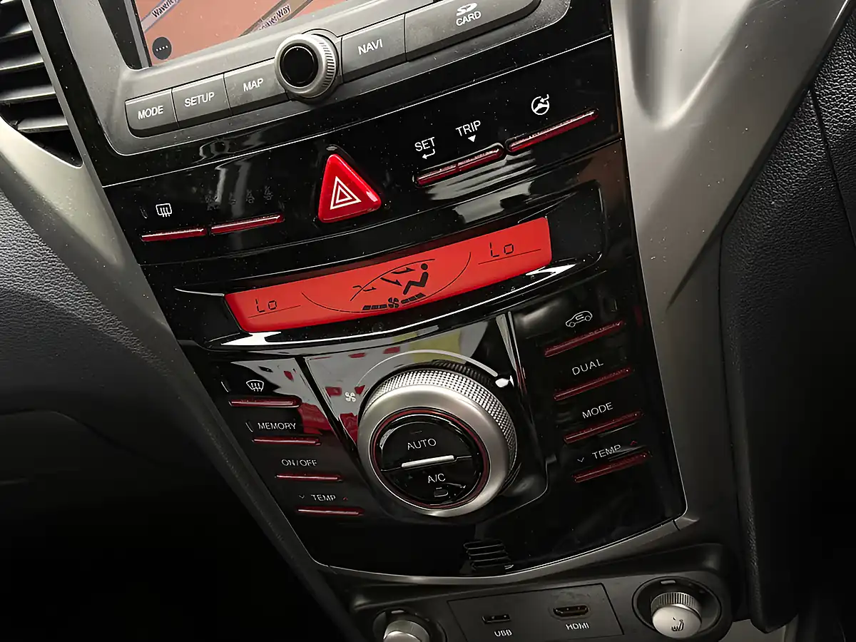Used 2016 Ssangyong Tivoli Elx Silver - Interior and Exterior details 14
