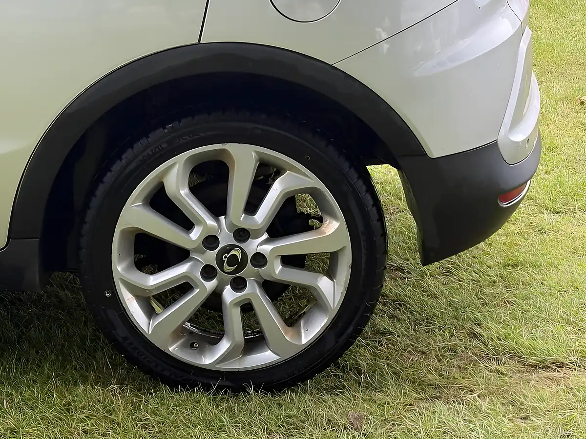 Used 2016 Ssangyong Tivoli Elx Silver - Interior and Exterior details 8