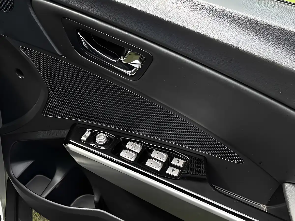 Used 2016 Ssangyong Tivoli Elx Silver - Interior and Exterior details 11