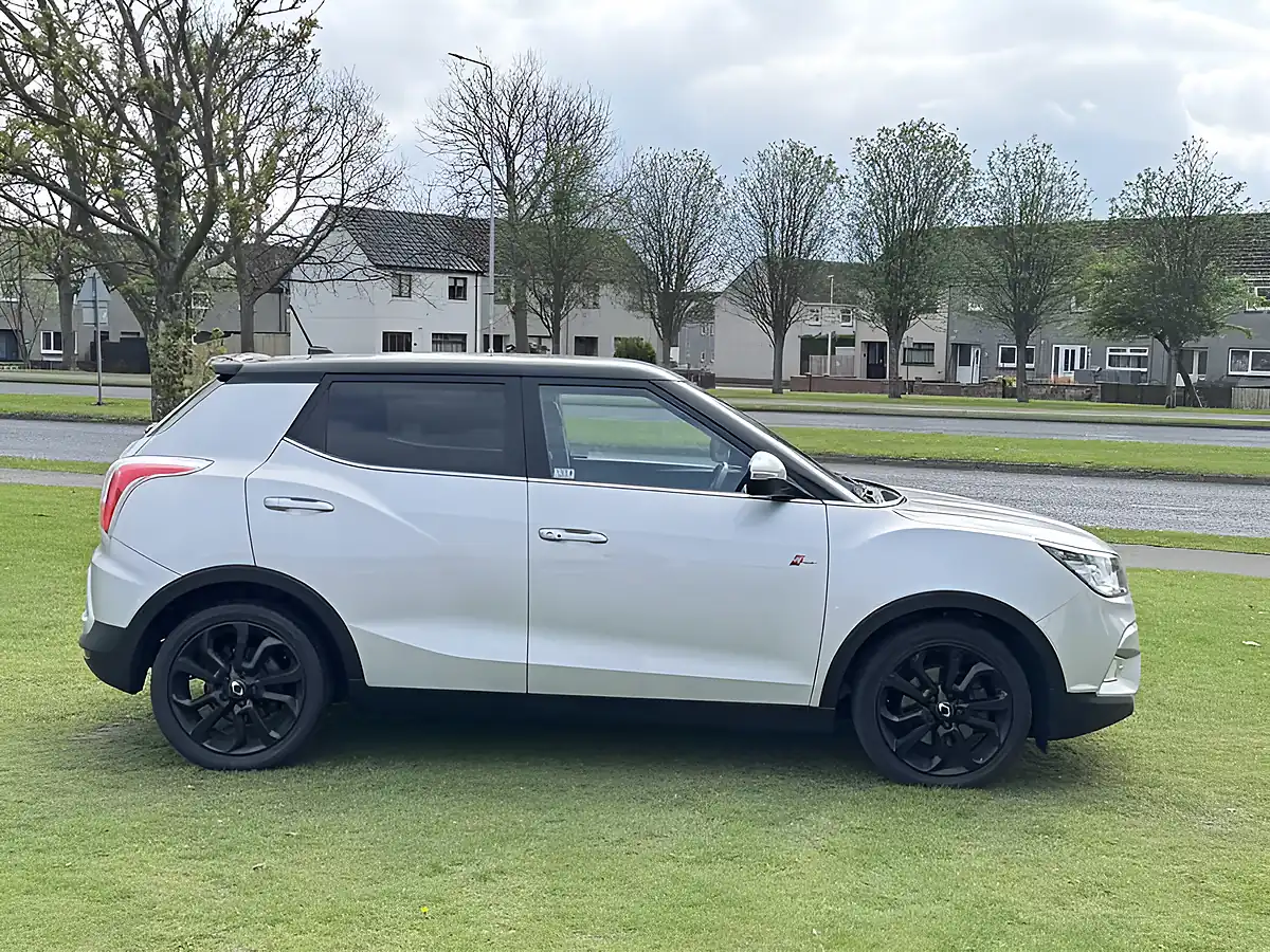 Used 2016 Ssangyong Tivoli Elx Silver - Interior and Exterior details 7