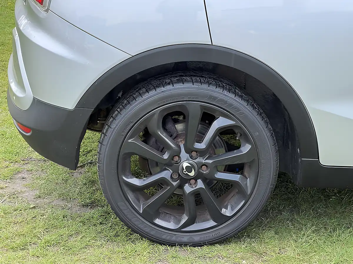 Used 2016 Ssangyong Tivoli Elx Silver - Interior and Exterior details 9