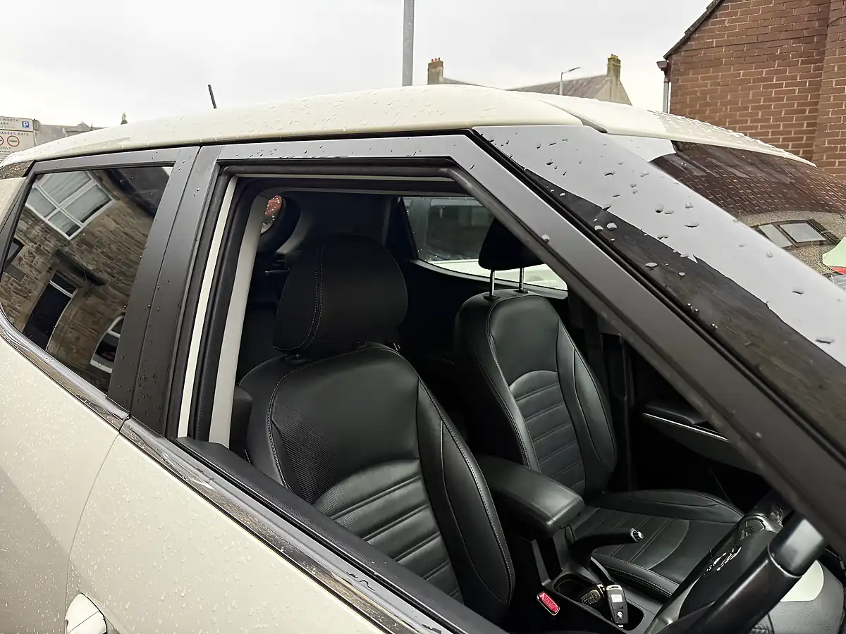 Used 2016 Ssangyong Tivoli Elx White - Interior and Exterior details 16