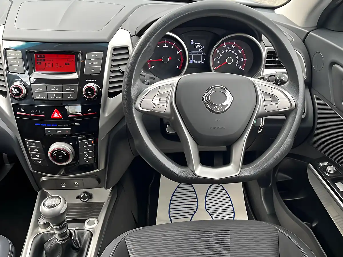 Used 2016 Ssangyong Tivoli Se Grey - Interior and Exterior details 17
