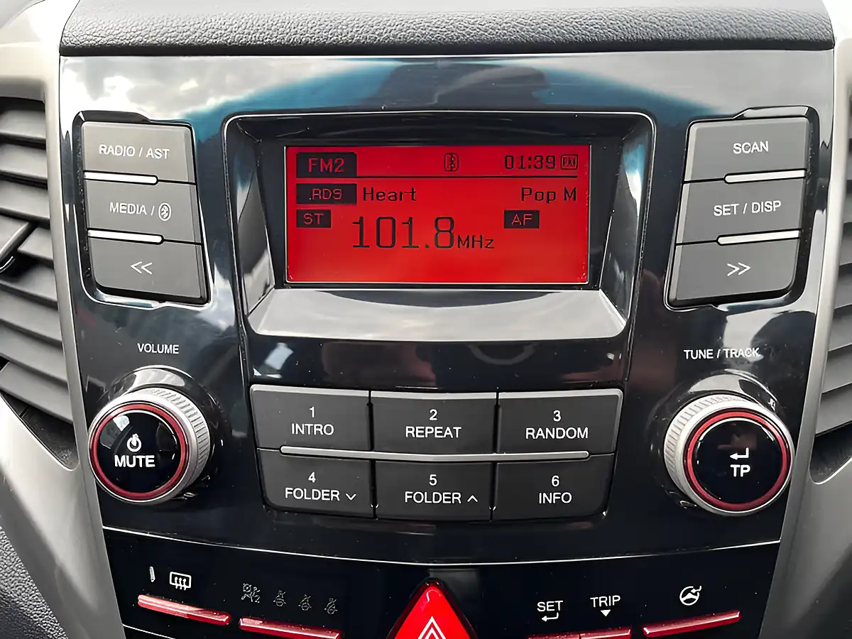 Used 2016 Ssangyong Tivoli Se Grey - Interior and Exterior details 11