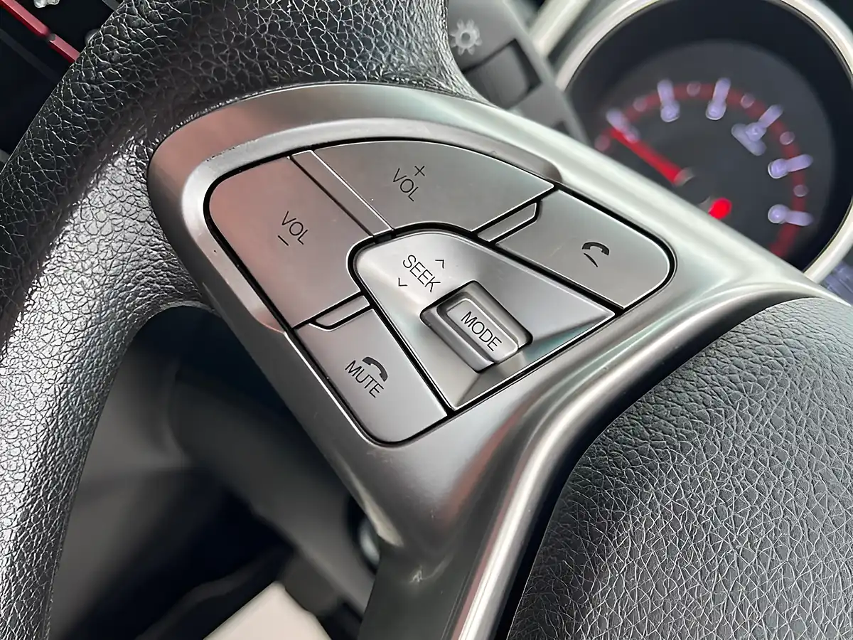 Used 2016 Ssangyong Tivoli Se Grey - Interior and Exterior details 12