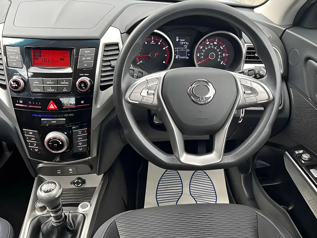 Used 2016 Ssangyong Tivoli Se Grey - Interior and Exterior details 17