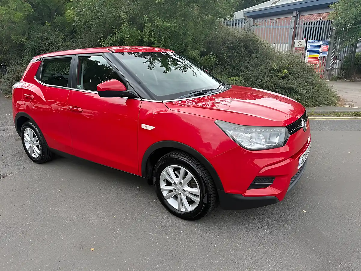 Used 2016 Ssangyong Tivoli Se Red - Interior and Exterior details 13