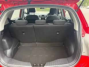 Used 2016 Ssangyong Tivoli Se Red - Interior and Exterior details 14